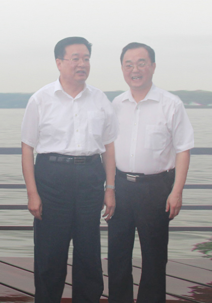 山东聊城组织部副部长谭学国一行访问金年会金字招牌信誉至上光电，并受到王国生省长接见