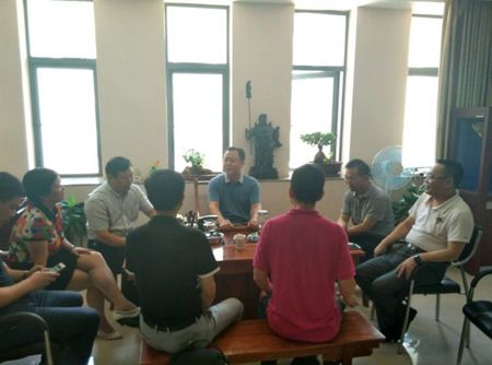嘉兴湖北商会执行会长王洪成到访金年会金字招牌信誉至上光电