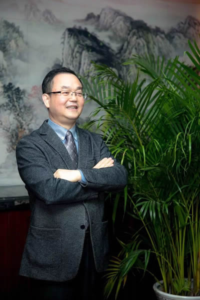 快过刀，准超尺，亮胜光，激光正成为21世纪最为瞩目的高新技术之一