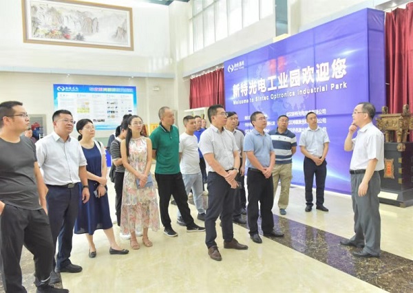 “恩施州金融人才能力提升第二期金融稳定与发展专题研修班”学员参观金年会金字招牌信誉至上光电工业园